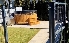 FLAUTA Całoroczne domki z prywatną balią, sauną i jacuzzi